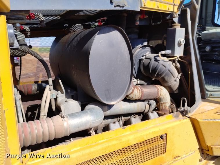 image for item DQ6092 2004 John Deere 1050C dozer