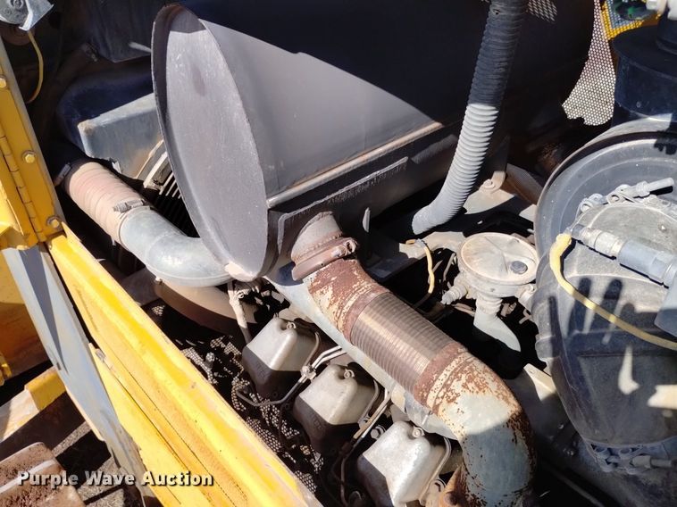 image for item DQ6092 2004 John Deere 1050C dozer