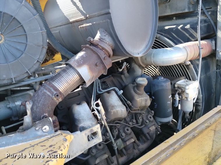 image for item DQ6092 2004 John Deere 1050C dozer