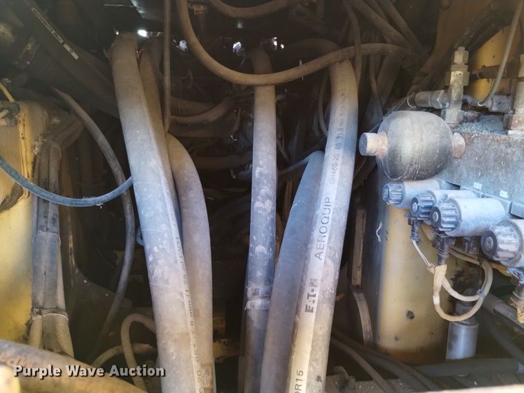 image for item DQ6092 2004 John Deere 1050C dozer