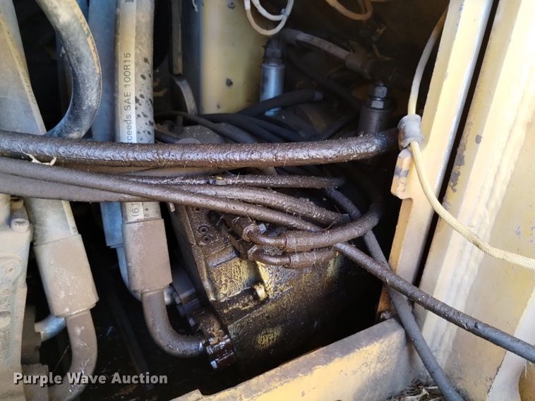 image for item DQ6092 2004 John Deere 1050C dozer