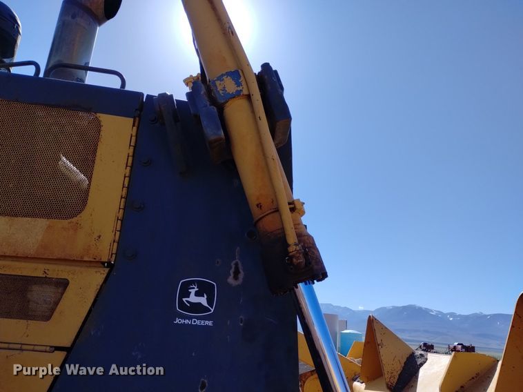 image for item DQ6092 2004 John Deere 1050C dozer