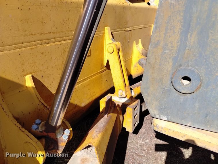 image for item DQ6092 2004 John Deere 1050C dozer