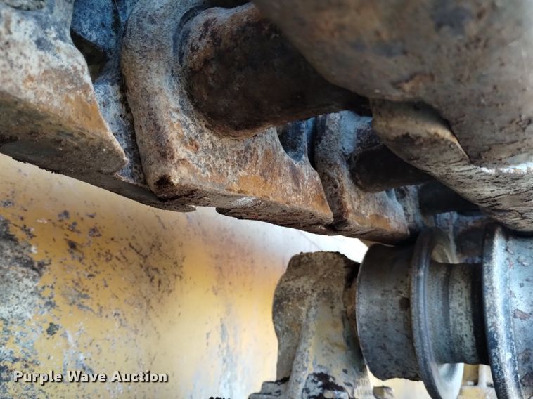 image for item DQ6092 2004 John Deere 1050C dozer