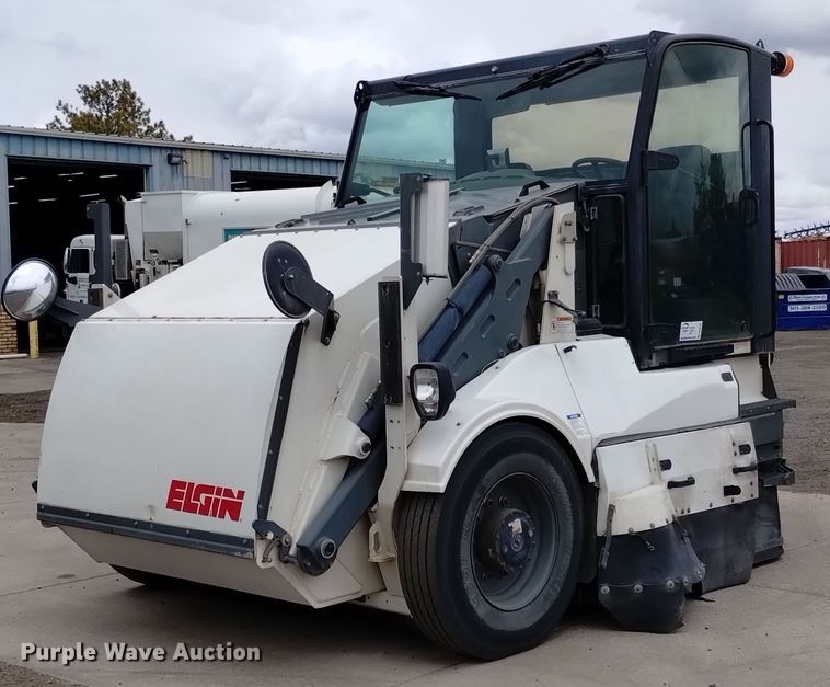 image for item DQ6105 2012 Elgin  Pelican NR 2000 street sweeper