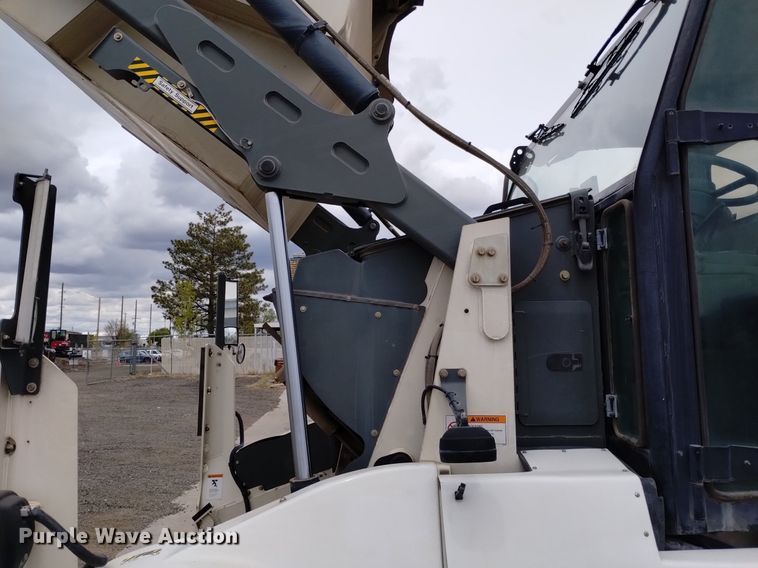 image for item DQ6105 2012 Elgin  Pelican NR 2000 street sweeper