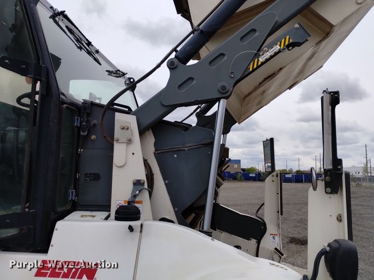 image for item DQ6105 2012 Elgin  Pelican NR 2000 street sweeper