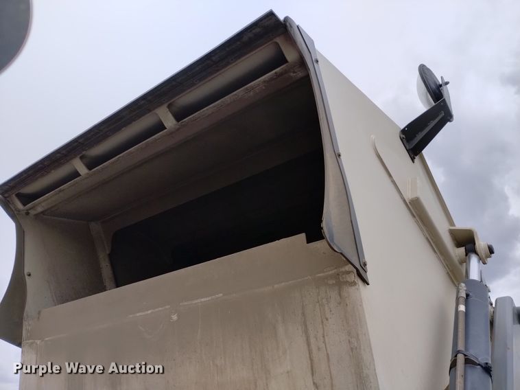 image for item DQ6105 2012 Elgin  Pelican NR 2000 street sweeper