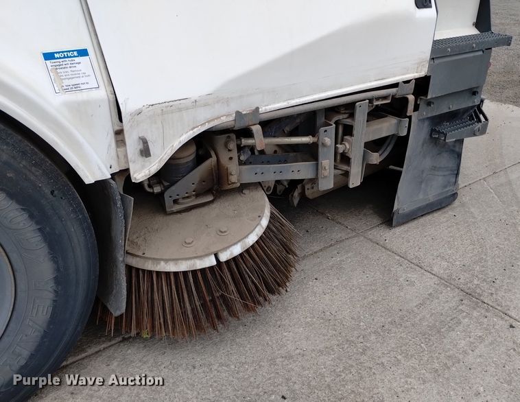 image for item DQ6105 2012 Elgin  Pelican NR 2000 street sweeper