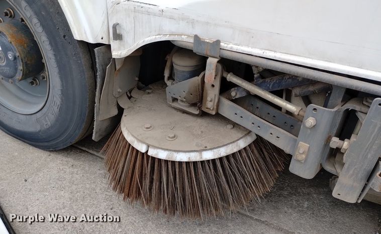 image for item DQ6105 2012 Elgin  Pelican NR 2000 street sweeper