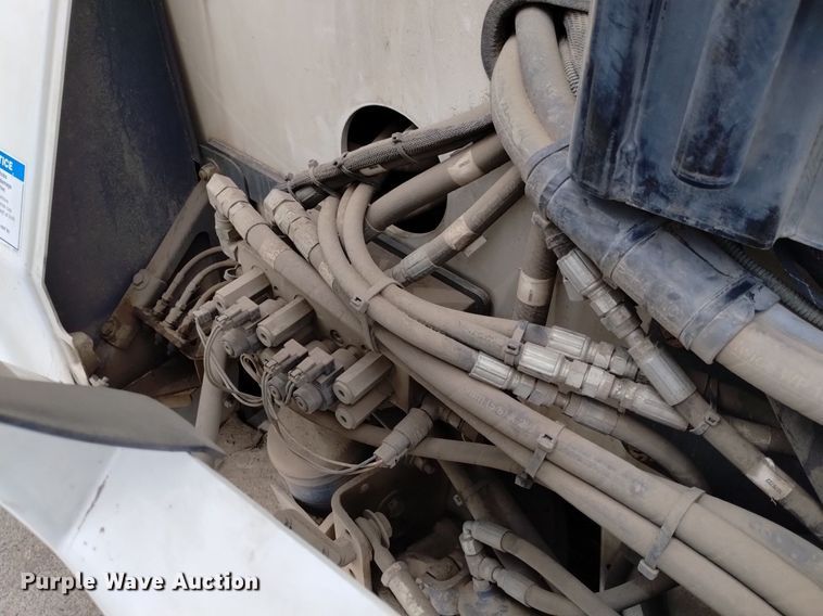 image for item DQ6105 2012 Elgin  Pelican NR 2000 street sweeper