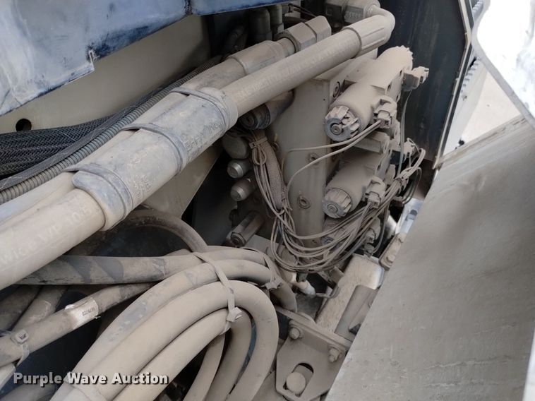 image for item DQ6105 2012 Elgin  Pelican NR 2000 street sweeper