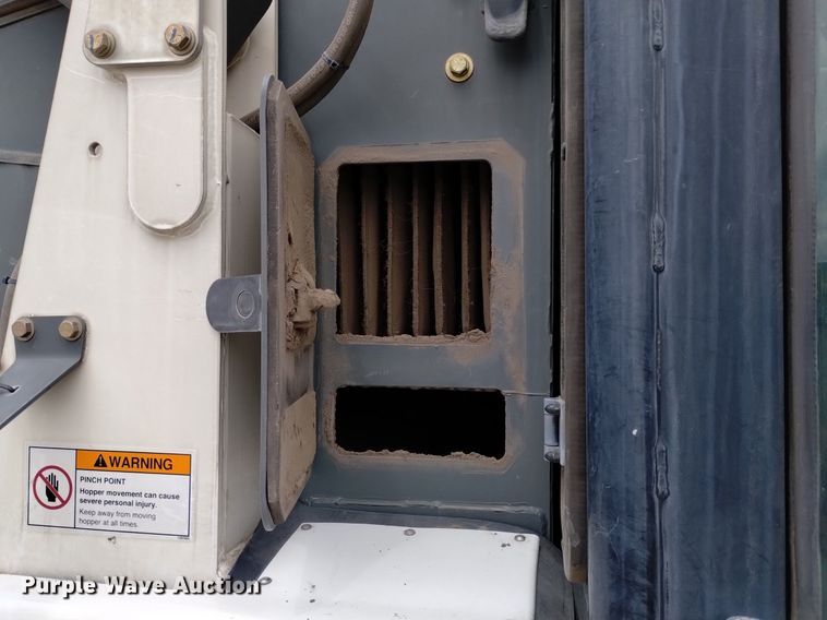 image for item DQ6105 2012 Elgin  Pelican NR 2000 street sweeper