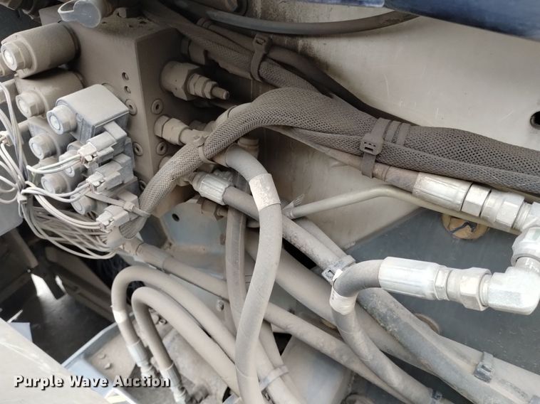 image for item DQ6105 2012 Elgin  Pelican NR 2000 street sweeper