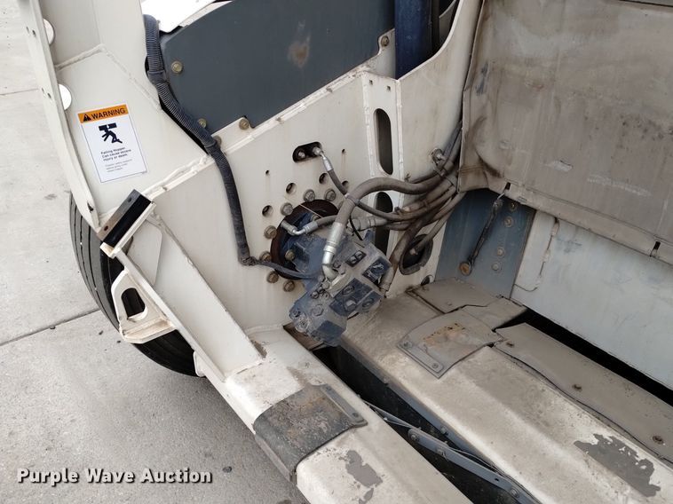 image for item DQ6105 2012 Elgin  Pelican NR 2000 street sweeper