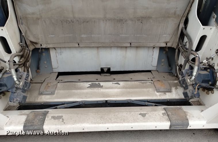 image for item DQ6105 2012 Elgin  Pelican NR 2000 street sweeper