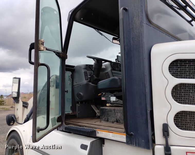 image for item DQ6105 2012 Elgin  Pelican NR 2000 street sweeper