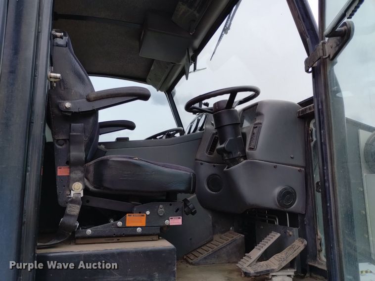 image for item DQ6105 2012 Elgin  Pelican NR 2000 street sweeper