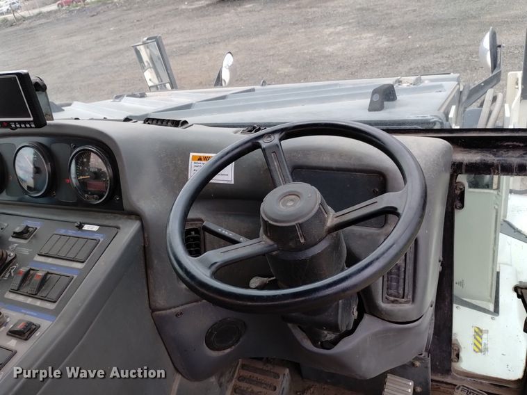 image for item DQ6105 2012 Elgin  Pelican NR 2000 street sweeper