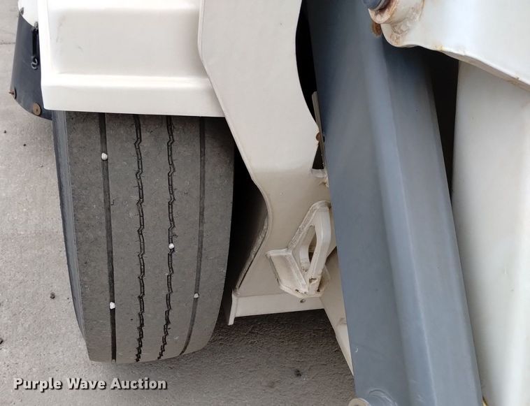 image for item DQ6105 2012 Elgin  Pelican NR 2000 street sweeper