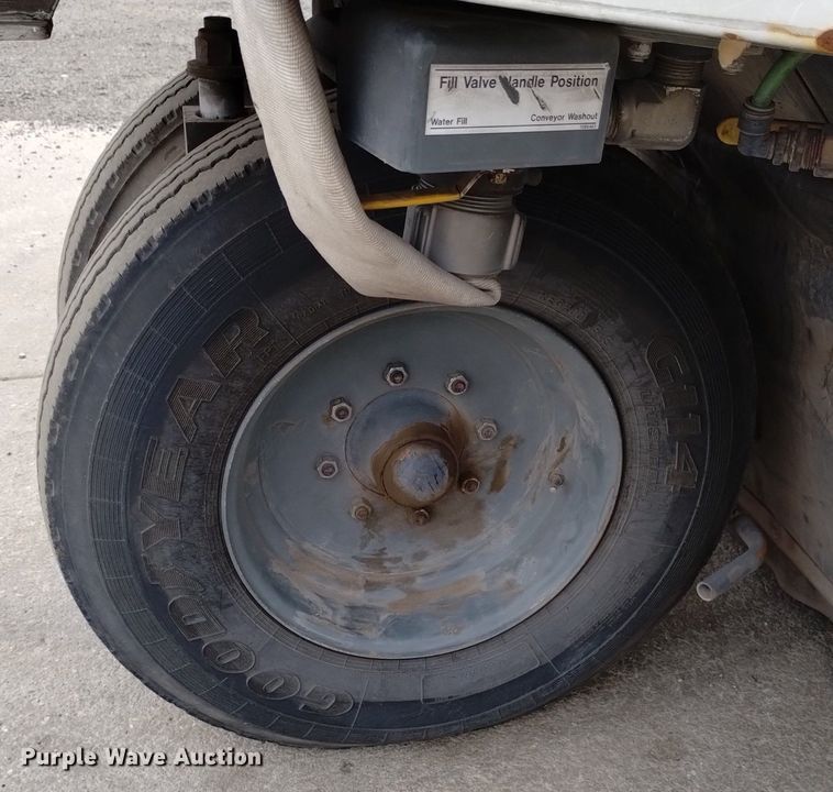 image for item DQ6105 2012 Elgin  Pelican NR 2000 street sweeper