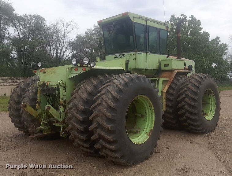 image for item DQ7092 1979 Steiger Panther III ST 325 4WD tractor