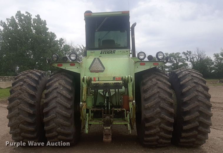 image for item DQ7092 1979 Steiger Panther III ST 325 4WD tractor