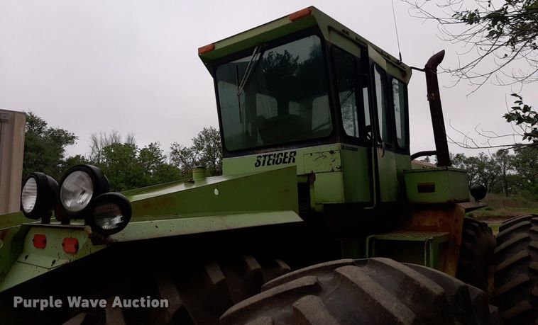 image for item DQ7092 1979 Steiger Panther III ST 325 4WD tractor