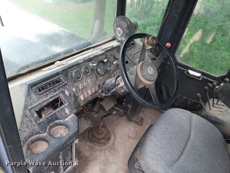 image for item DQ7092 1979 Steiger Panther III ST 325 4WD tractor