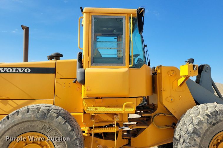 image for item DR4294 2002 Volvo L90D wheel loader