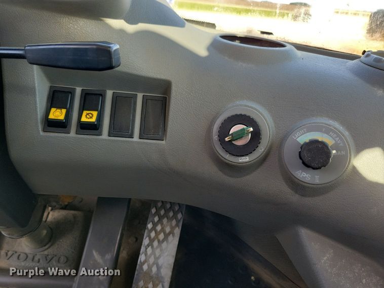 image for item DR4294 2002 Volvo L90D wheel loader