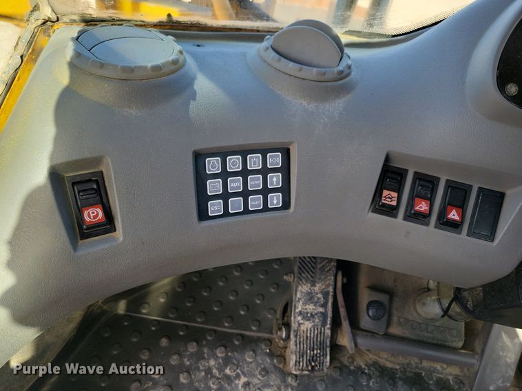 image for item DR4294 2002 Volvo L90D wheel loader