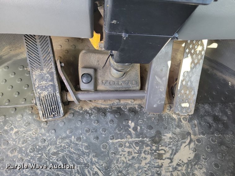 image for item DR4294 2002 Volvo L90D wheel loader