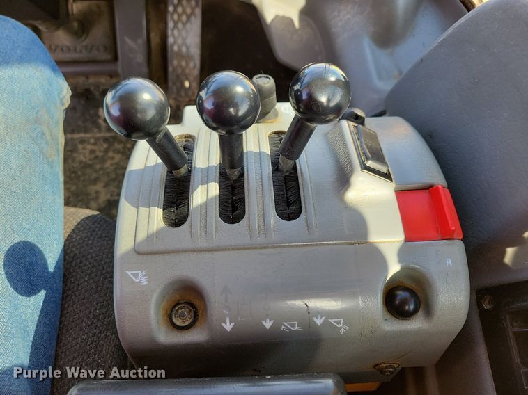 image for item DR4294 2002 Volvo L90D wheel loader