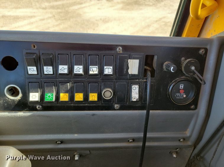 image for item DR4294 2002 Volvo L90D wheel loader