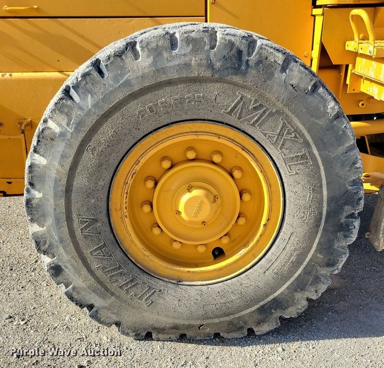 image for item DR4294 2002 Volvo L90D wheel loader