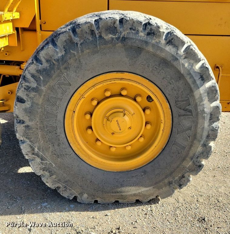 image for item DR4294 2002 Volvo L90D wheel loader