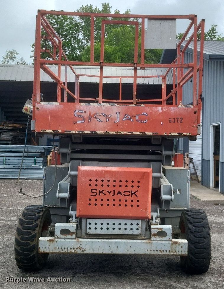 image for item DR4766 2000 SkyJack SJ8841 800 Series scissor lift