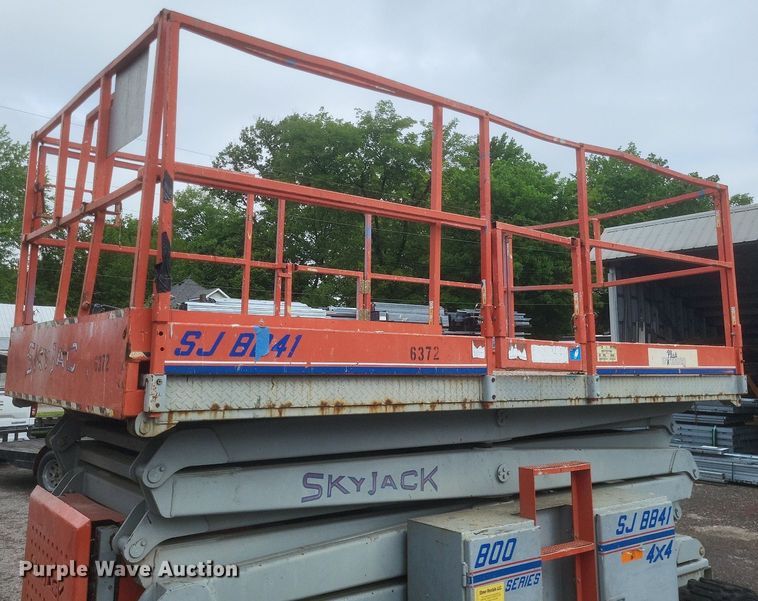 image for item DR4766 2000 SkyJack SJ8841 800 Series scissor lift