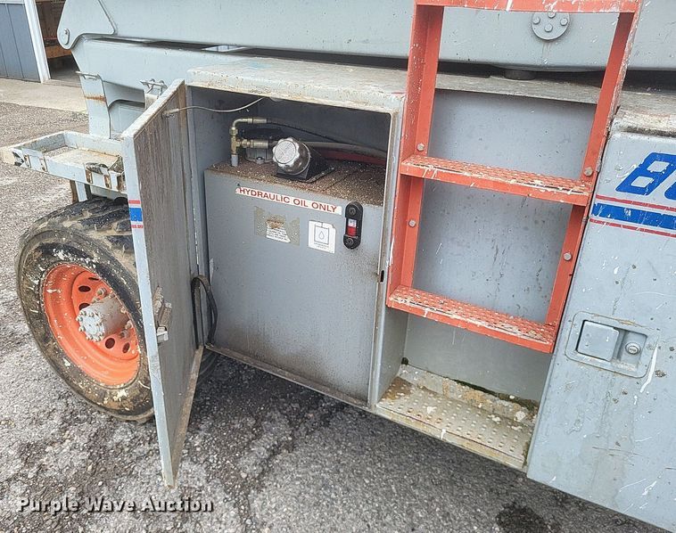 image for item DR4766 2000 SkyJack SJ8841 800 Series scissor lift