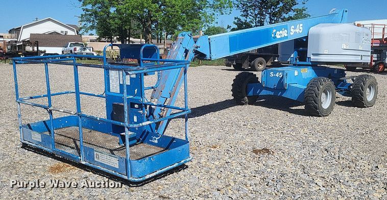 image for item DR4774 2005 Genie S-45 boom lift