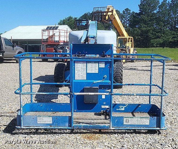 image for item DR4774 2005 Genie S-45 boom lift