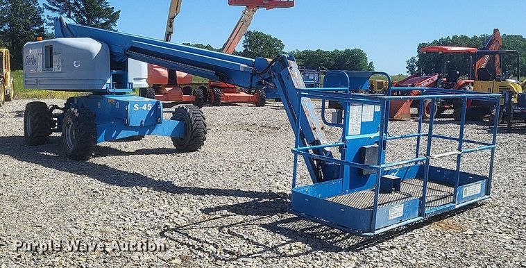 image for item DR4774 2005 Genie S-45 boom lift