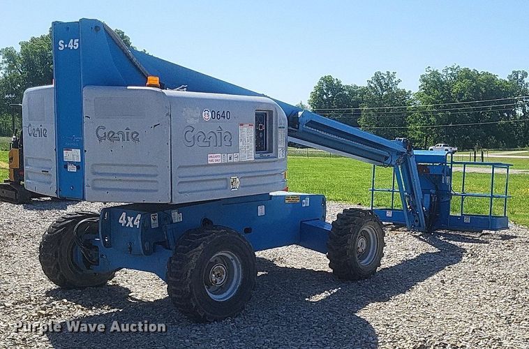 image for item DR4774 2005 Genie S-45 boom lift
