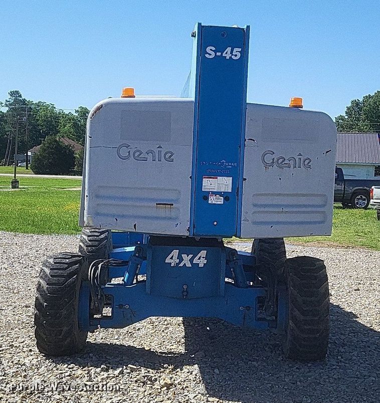 image for item DR4774 2005 Genie S-45 boom lift