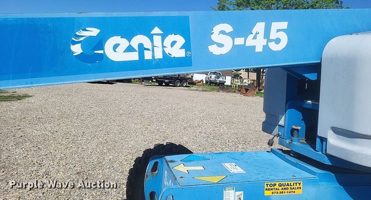 image for item DR4774 2005 Genie S-45 boom lift