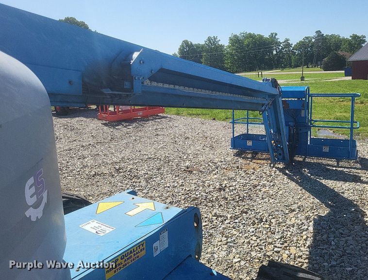 image for item DR4774 2005 Genie S-45 boom lift