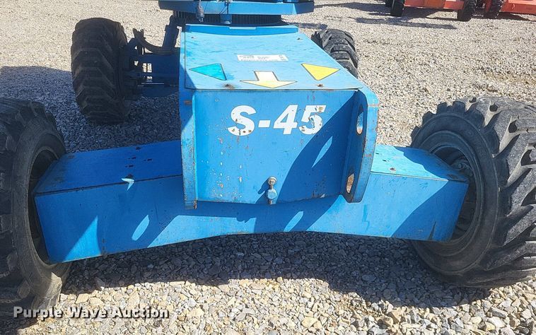 image for item DR4774 2005 Genie S-45 boom lift