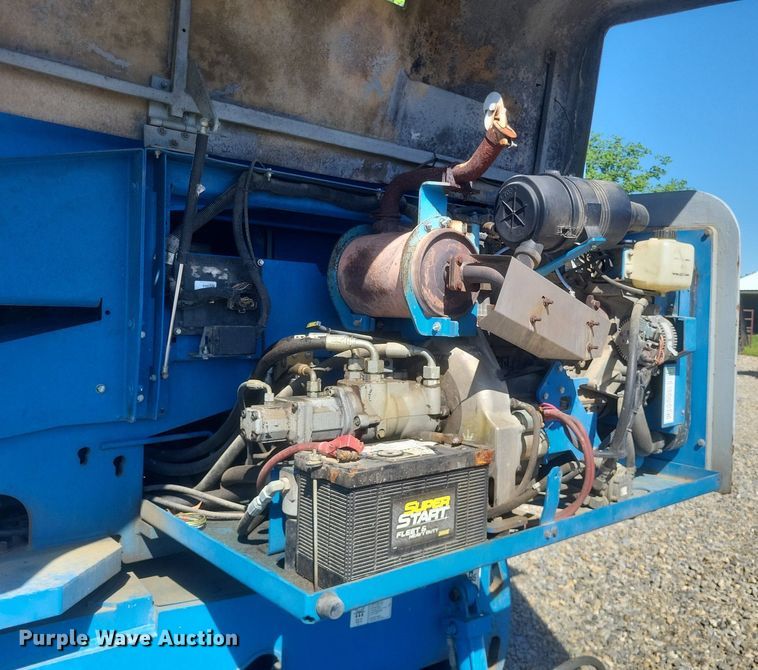 image for item DR4774 2005 Genie S-45 boom lift