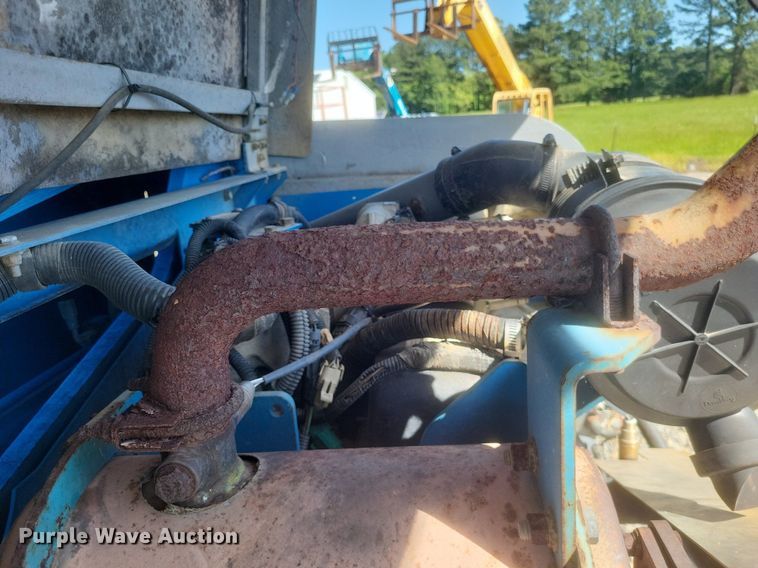 image for item DR4774 2005 Genie S-45 boom lift